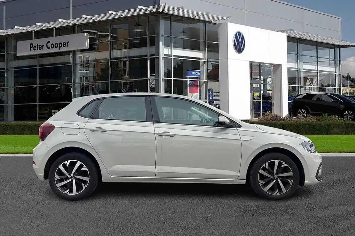 2022-volkswagen-polo-10-tsi-life-big-3