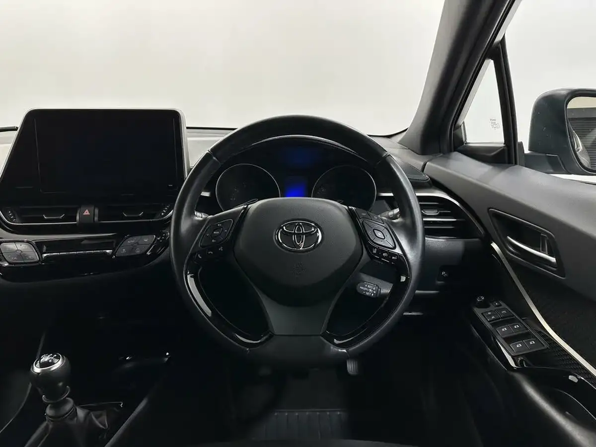 2018-toyota-c-hr-12-dynamic-big-11