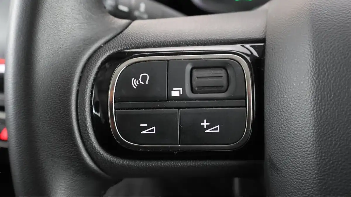 2020-citroen-c3-12-puretech-flair-83ps-big-21