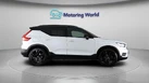 2018-volvo-xc40-15-t3-r-design-pro-small-7
