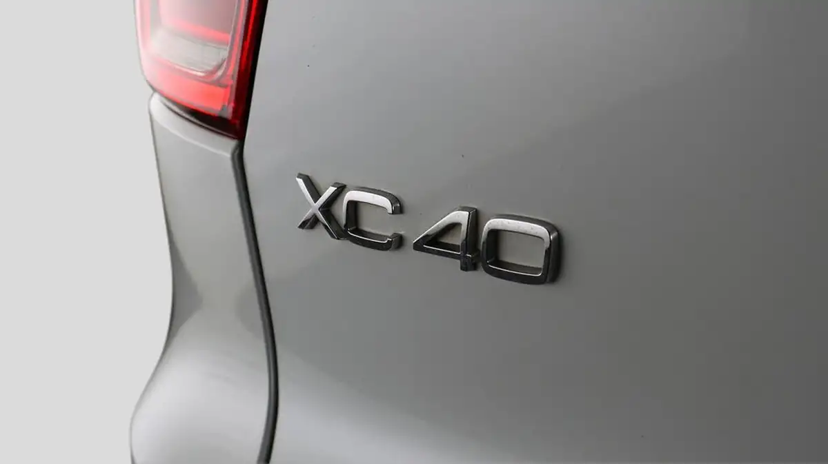 2018-volvo-xc40-15-t3-r-design-pro-big-20