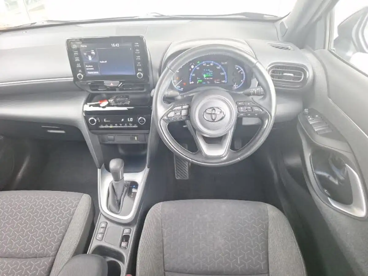 2022-toyota-yaris-15-vvt-i-design-panoramic-roof-big-6