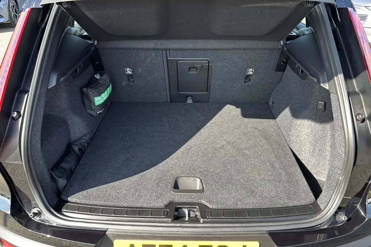 2024-volvo-xc40-20-b3-core-big-17