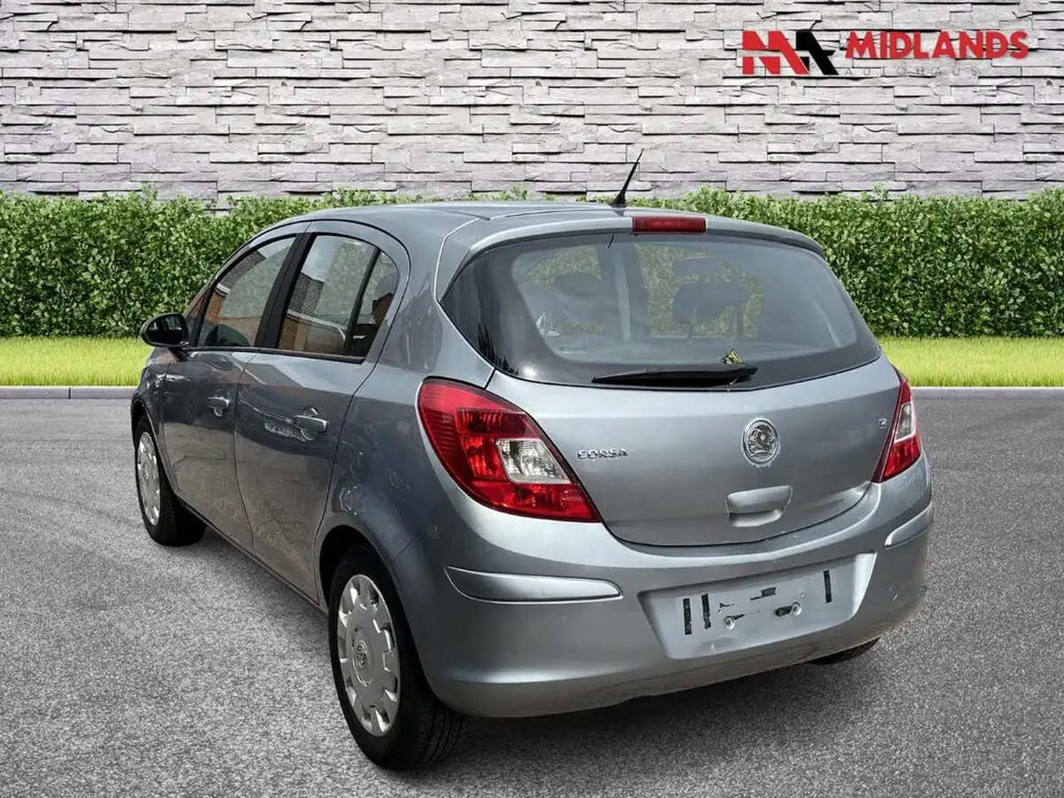 2011-vauxhall-corsa-12-exclusiv-16v-85ps-5d-big-3