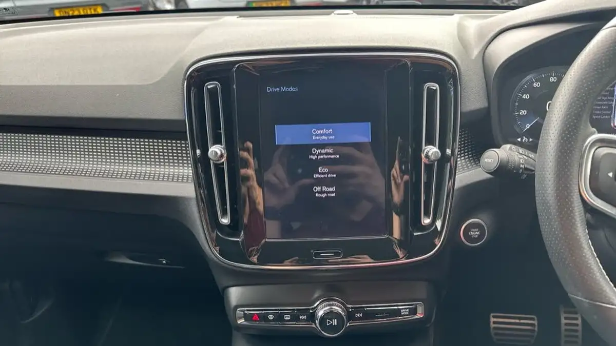 2020-volvo-xc40-15-t3-r-design-geartronic-big-37