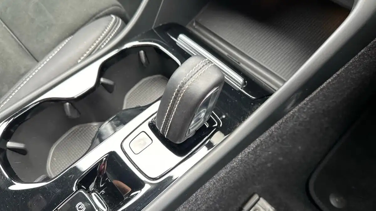 2020-volvo-xc40-15-t3-r-design-geartronic-big-13