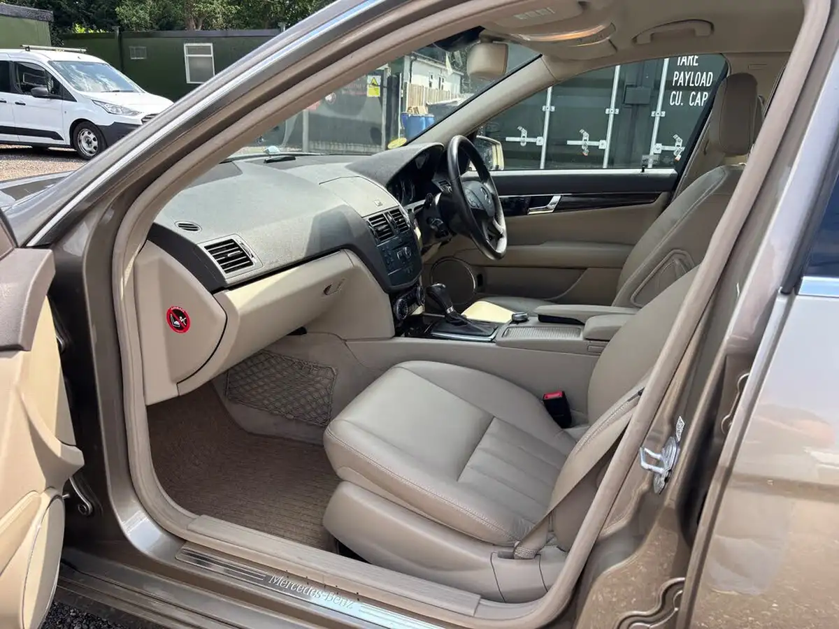 2008-mercedes-benz-c-class-35-c350-elegance-saloon-4d-big-5