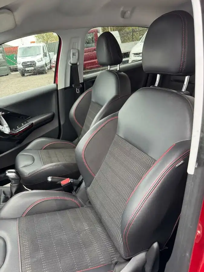2017-peugeot-208-12-puretech-gt-line-5d-big-28