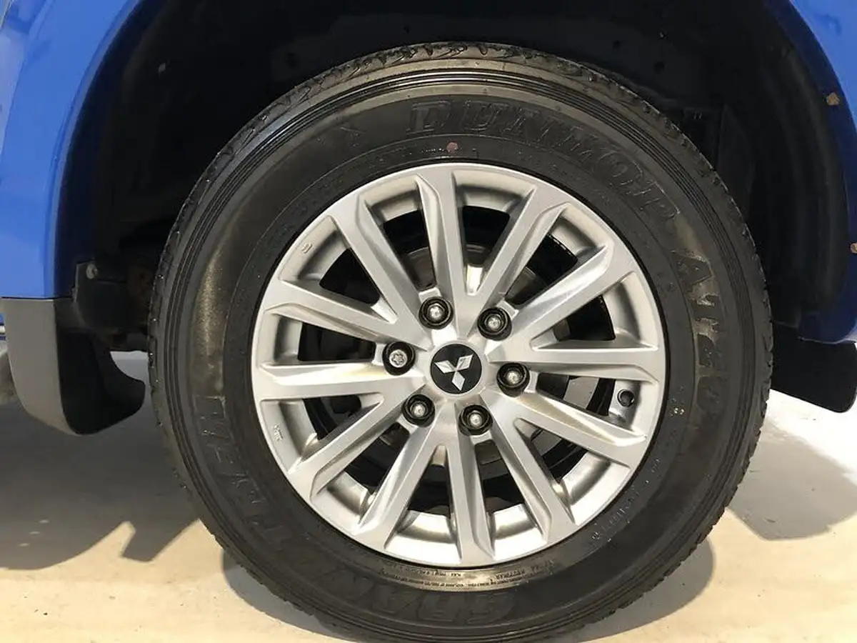 2018-mitsubishi-l200-24di-d-warrior-eu6-auto-big-9
