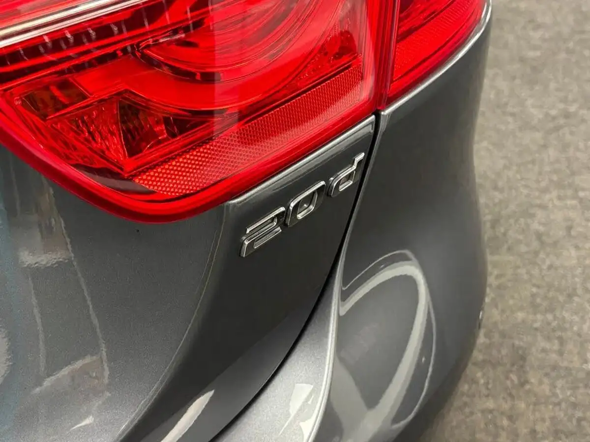 2016-jaguar-xe-20d-prestige-180ps-auto-big-24