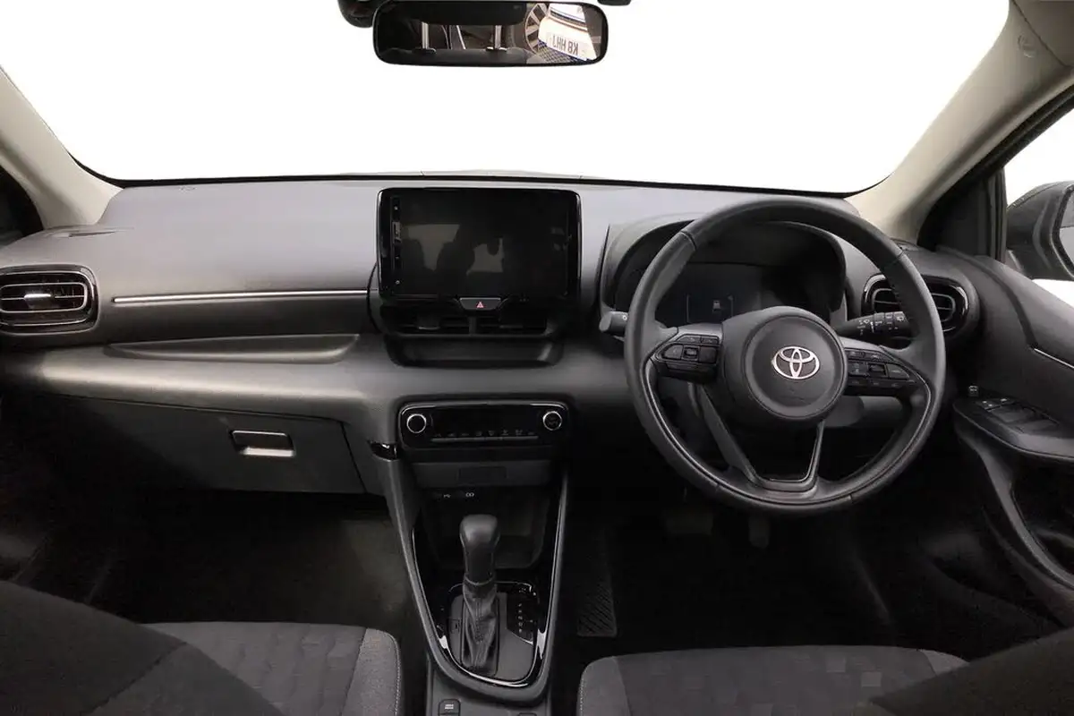 2025-toyota-yaris-15-vvt-i-design-panoramic-roofnavi-big-11