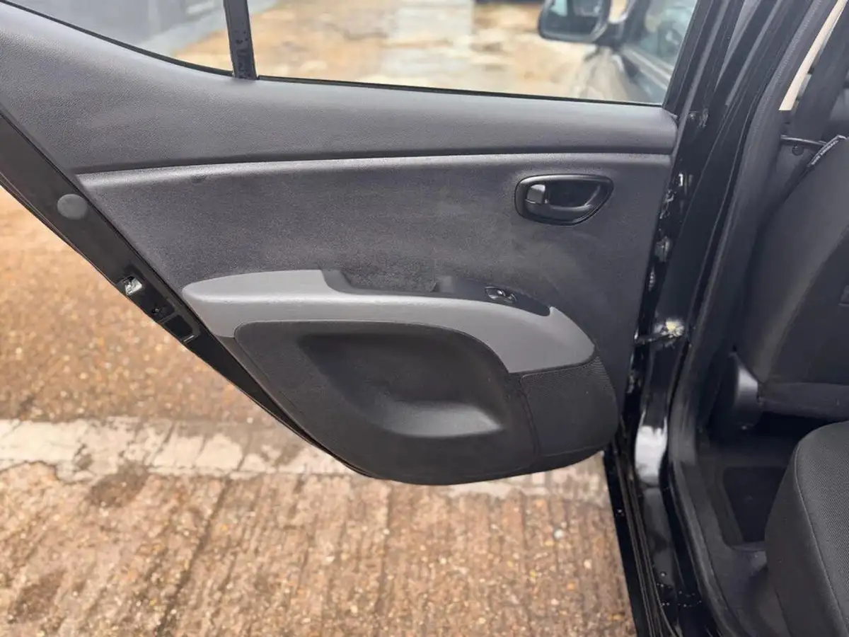 2012-hyundai-i10-12-active-big-23