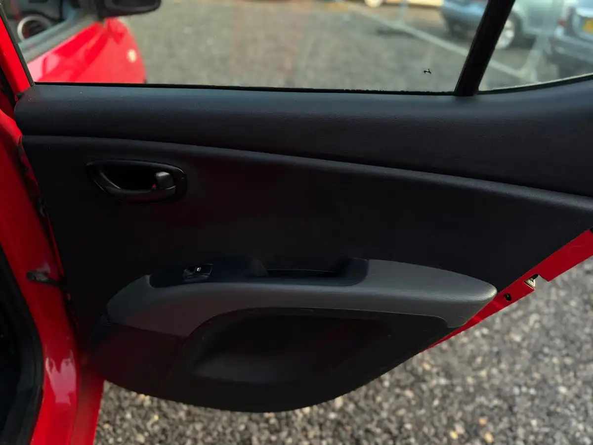 2010-hyundai-i10-12-comfort-76bhp-big-14