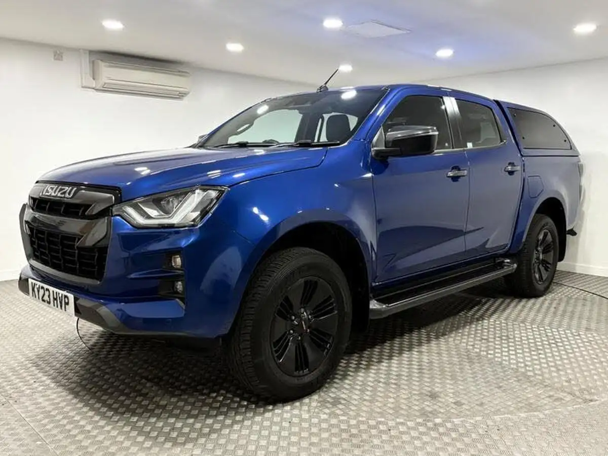 2023-isuzu-d-max-19td-v-cross-big-6
