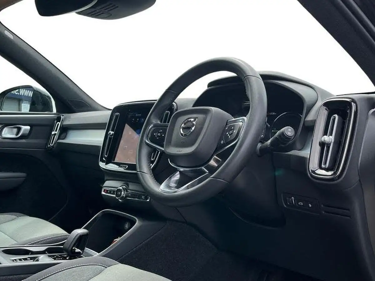 2022-volvo-xc40-15-t4-core-big-18