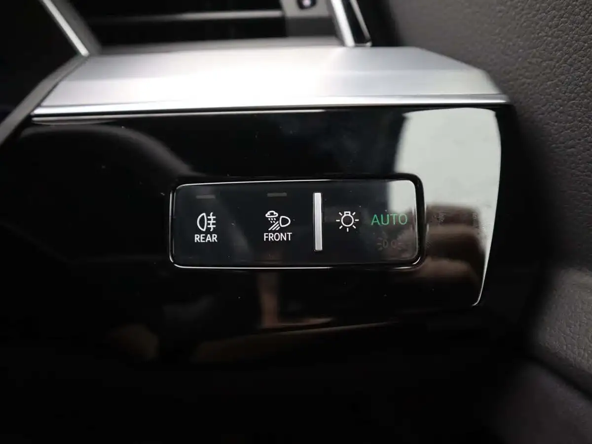 2022-audi-e-tron-50e-s-line-station-wagon-big-36