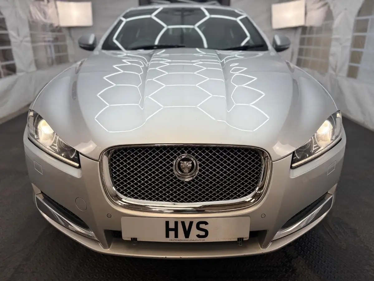 2015-jaguar-xf-30td-r-sport-saloon-4d-big-1