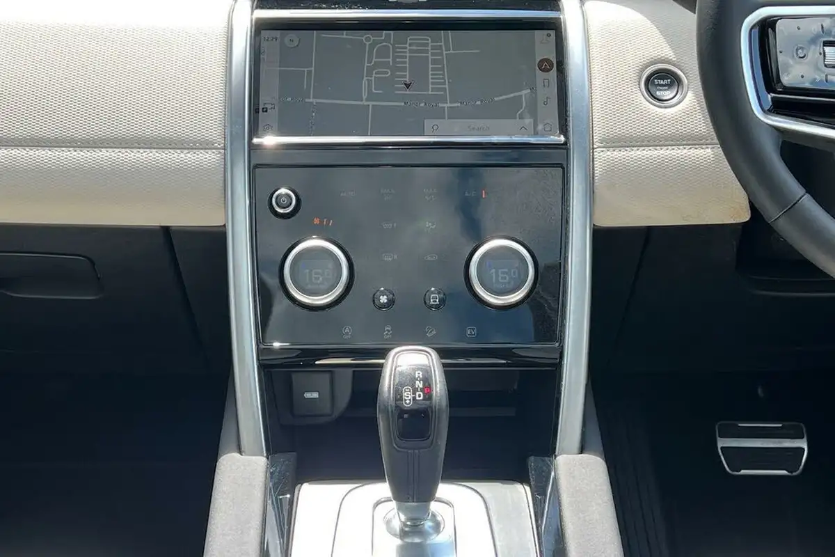 2022-land-rover-discovery-sport-15-p300e-r-dynamic-se-big-25