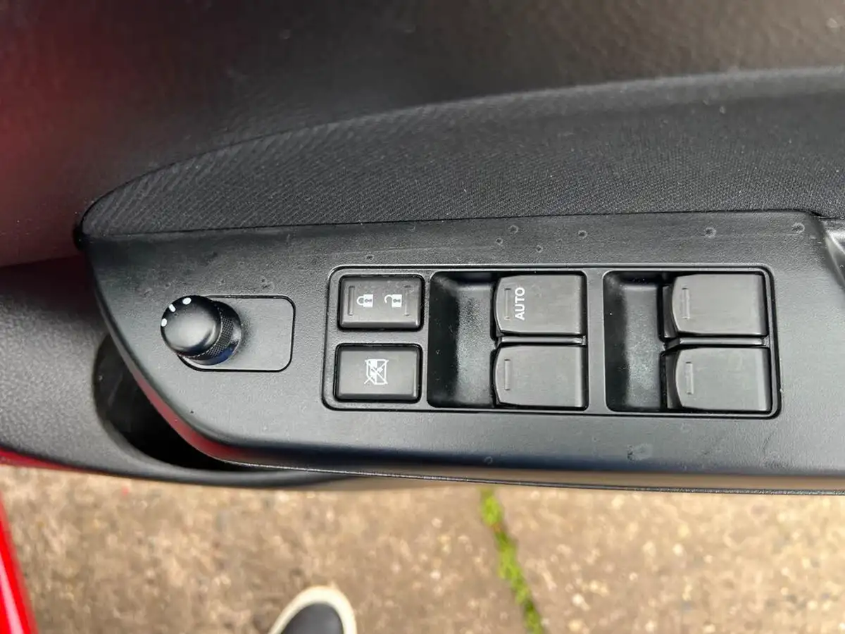 2016-suzuki-swift-12-sz4-94ps-nav-5d-big-23