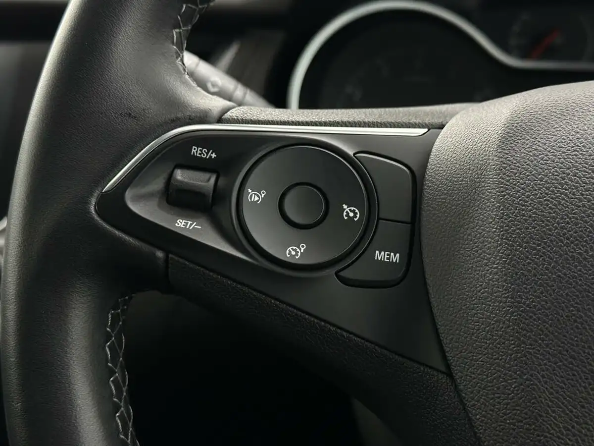 2020-vauxhall-grandland-x-12-sri-nav-big-12
