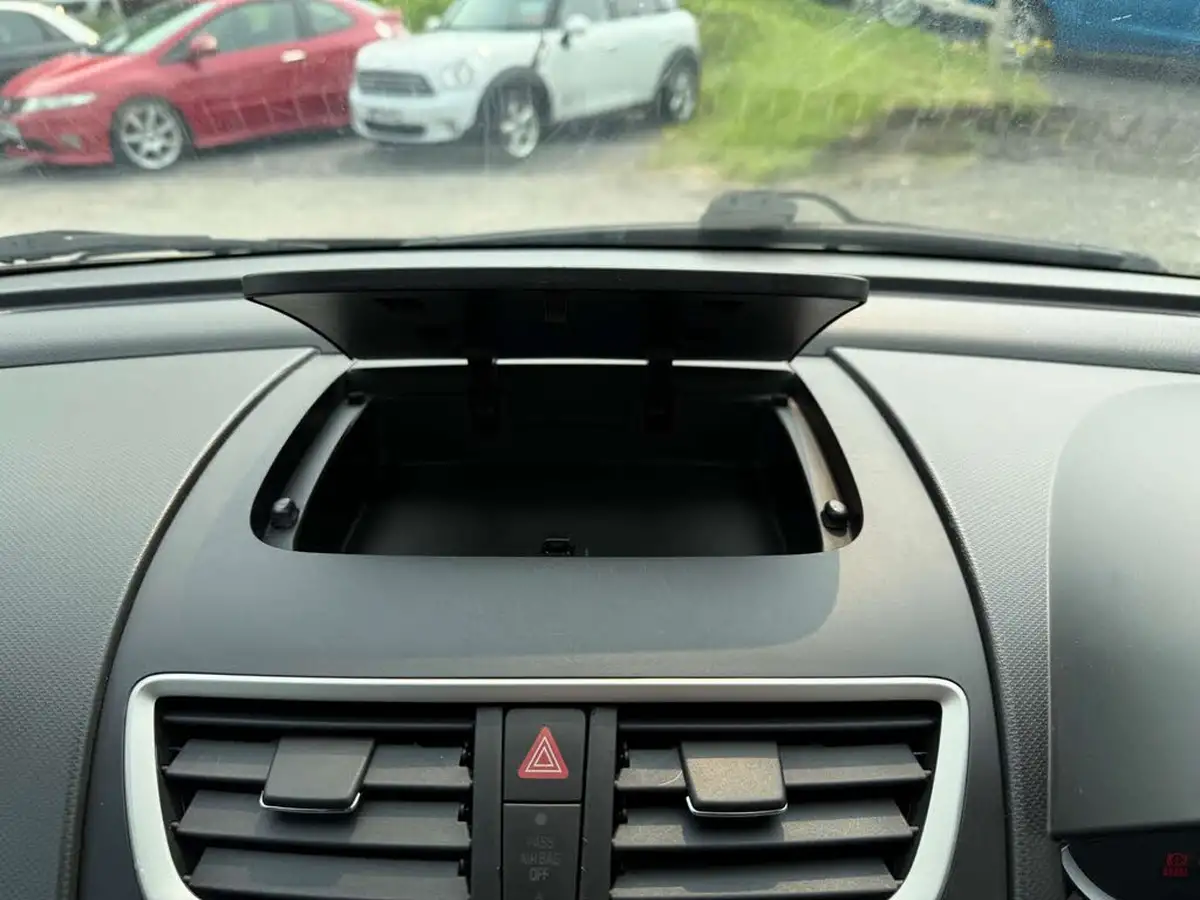 2011-suzuki-swift-12-sz3-3d-big-40