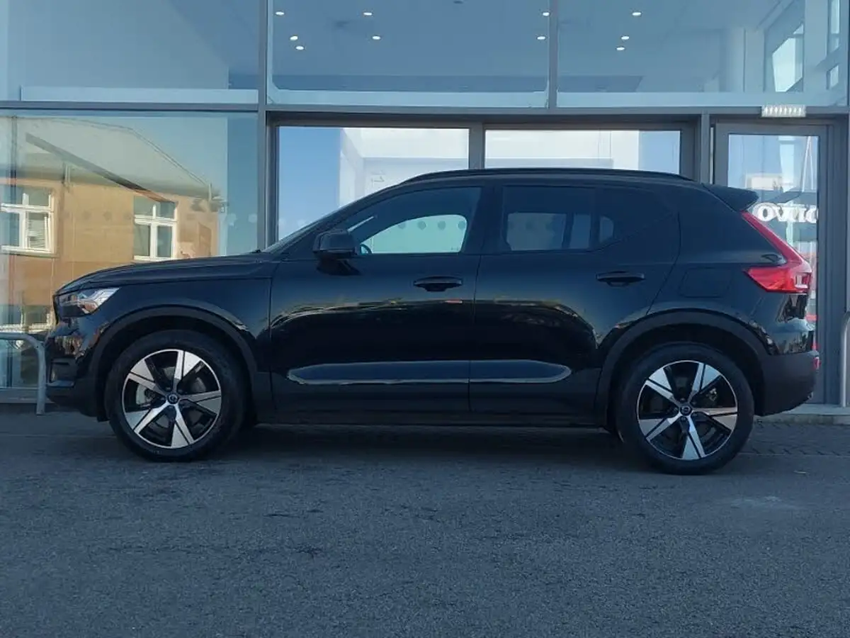2022-volvo-xc40-e-recharge-plus-228bhp-big-3