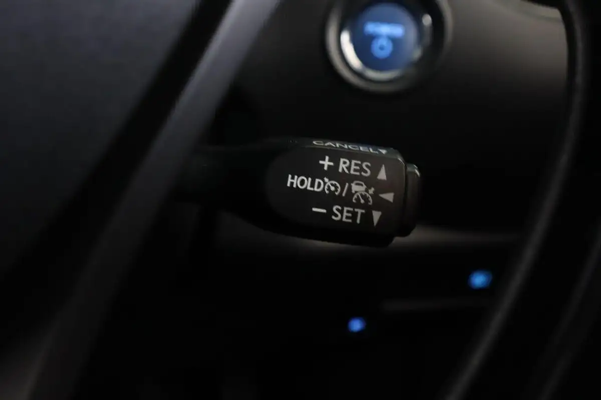 2022-toyota-c-hr-18-vvt-i-design-big-18
