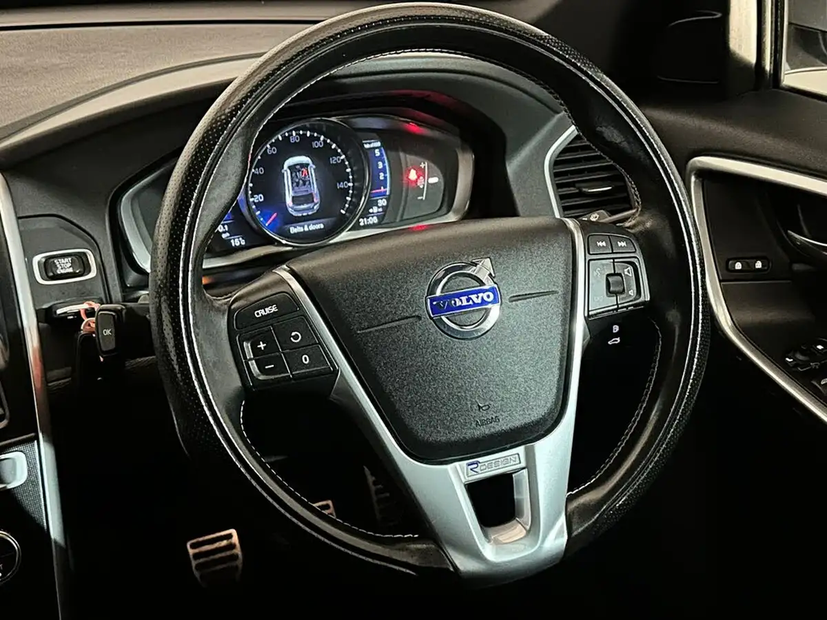 2016-volvo-xc60-20td-d4-r-design-lux-nav-big-12