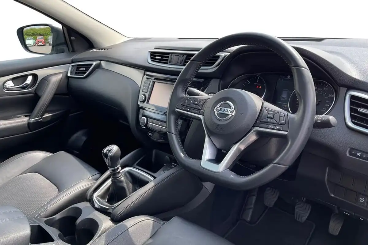 2017-nissan-qashqai-15dci-tekna-big-13