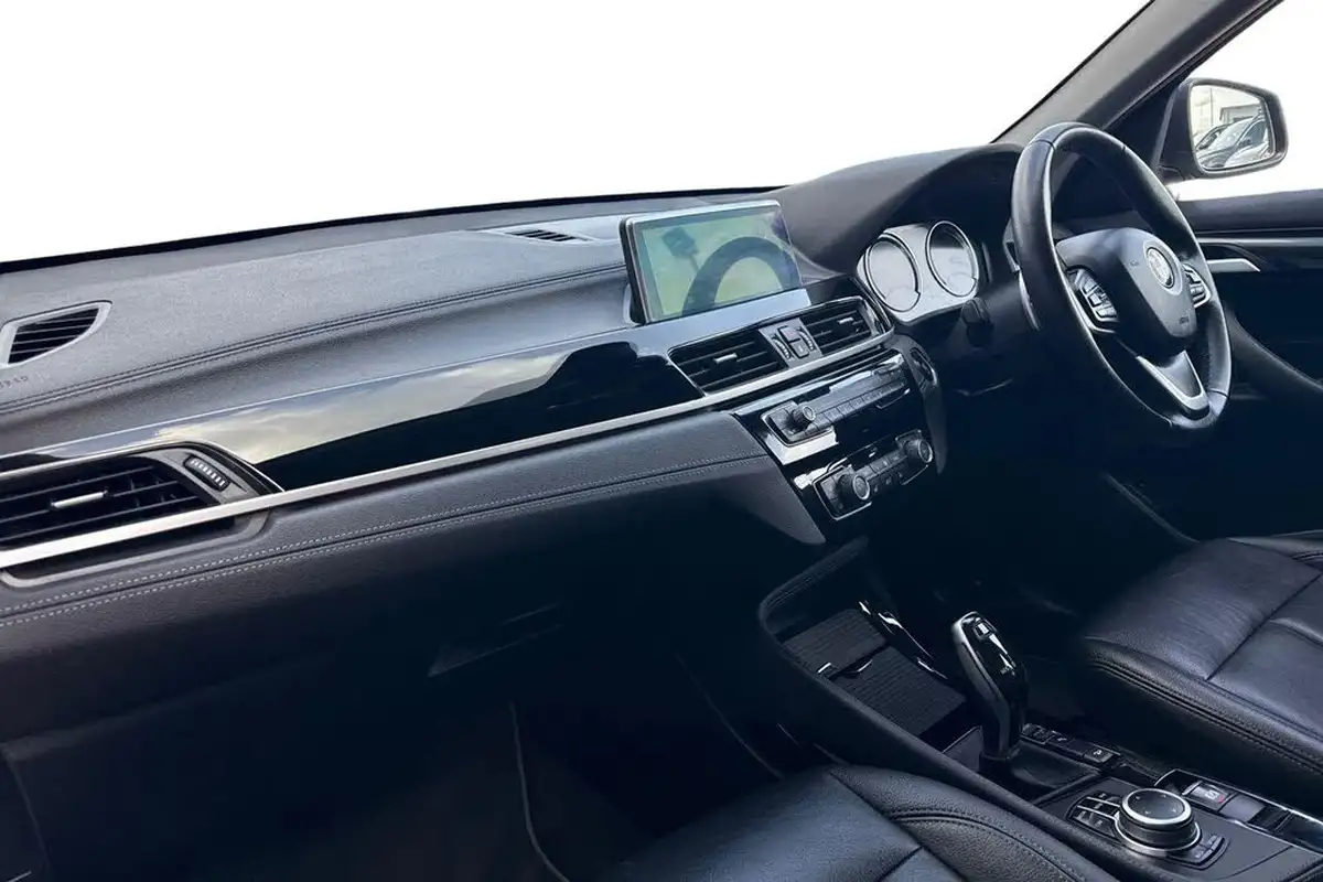 2022-bmw-x1-20-xdrive20i-xline-big-8