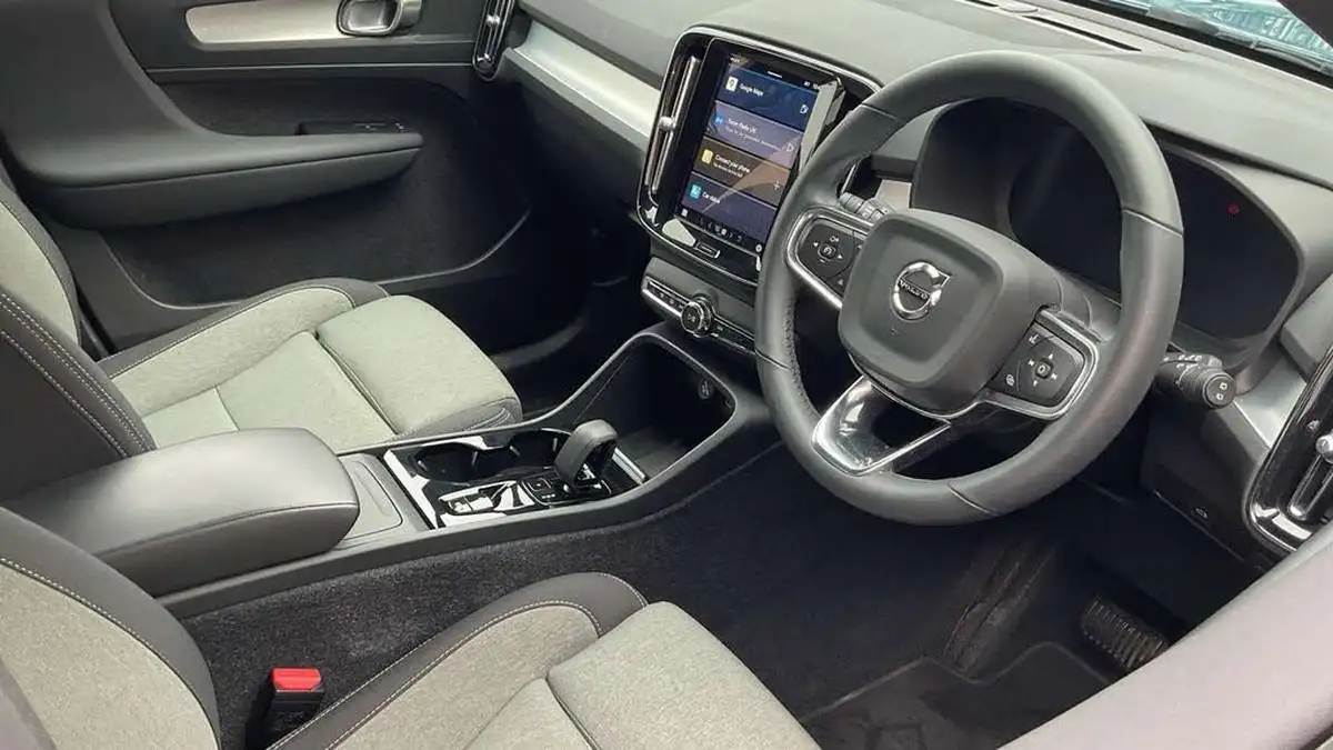 2022-volvo-xc40-20-b4-plus-awd-big-3