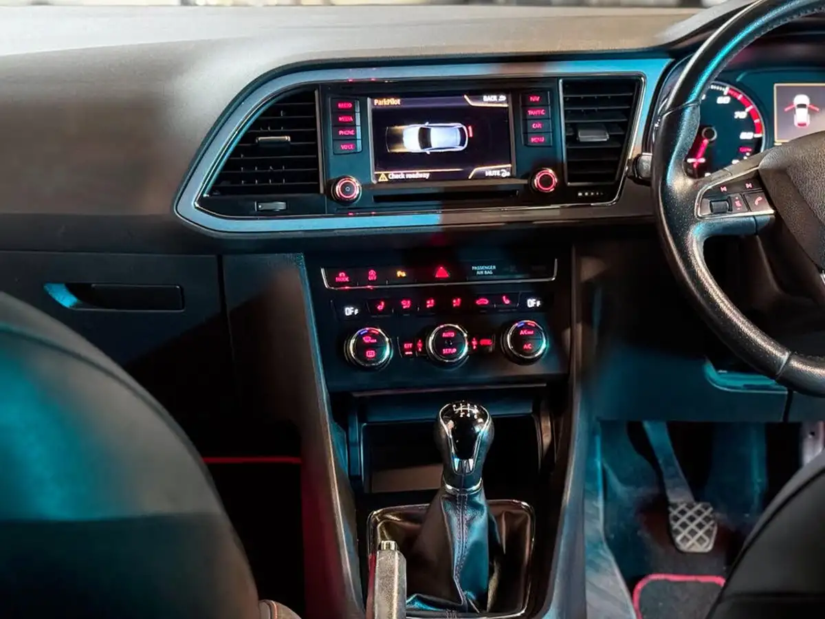 2013-seat-leon-14-fr-tech-pack-ss-sportcoupe-3d-big-29