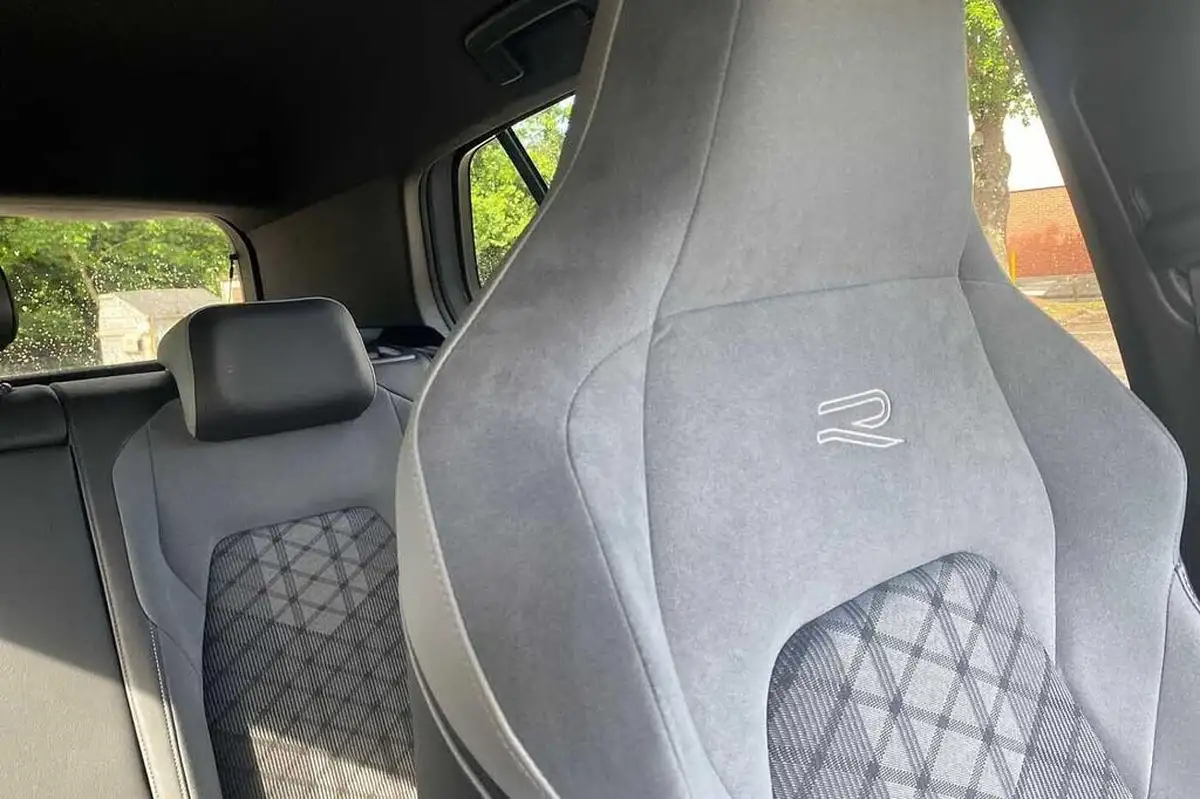2022-volkswagen-golf-15-etsi-r-line-150ps-hatchback-big-24