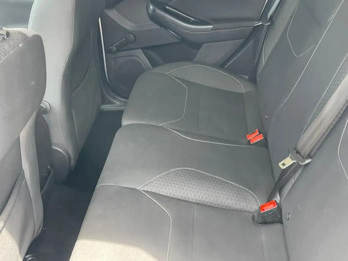 2015-ford-focus-10-zetec-t-125ps-hatchback-big-50