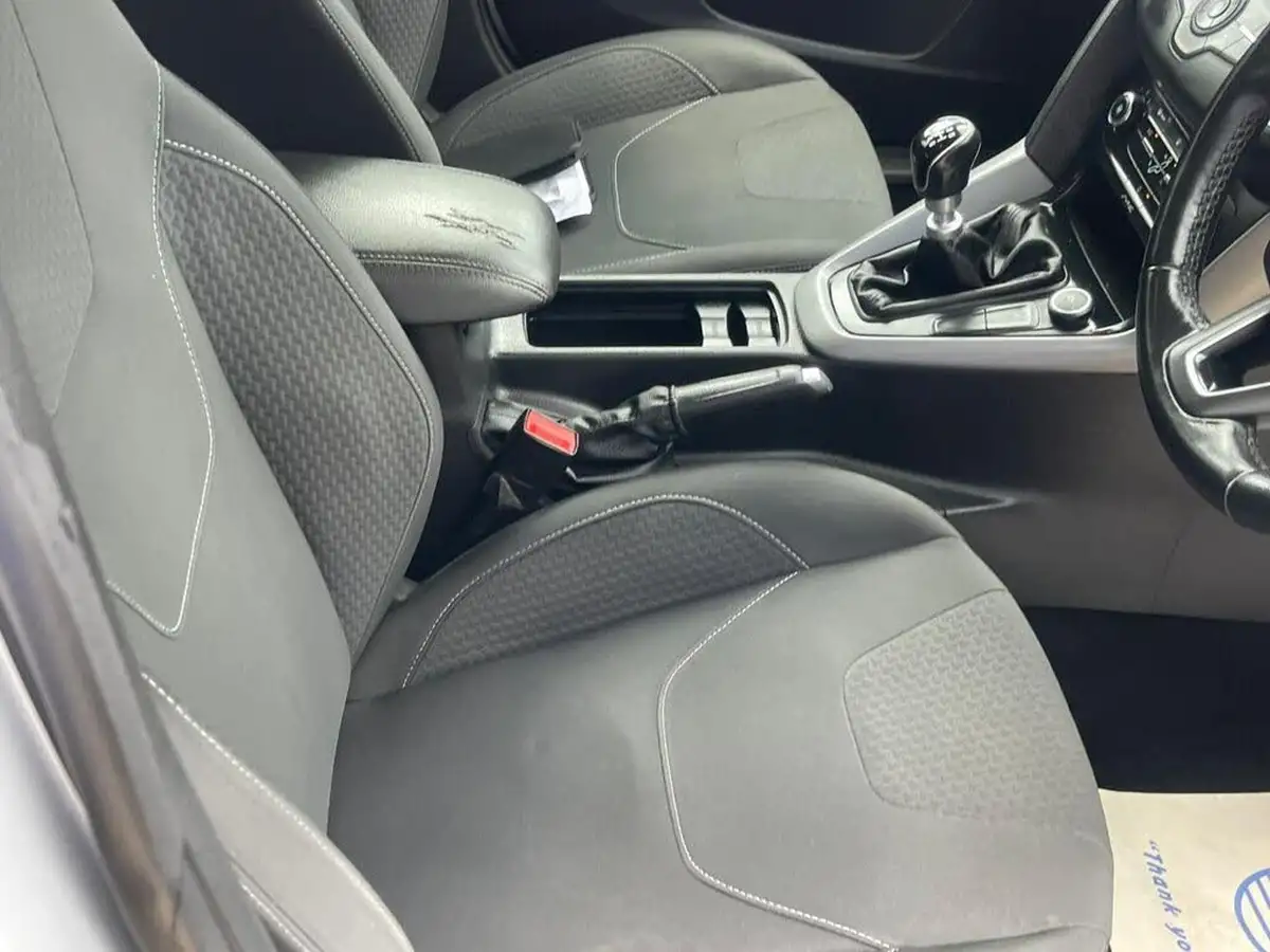2015-ford-focus-10-zetec-t-125ps-hatchback-big-26