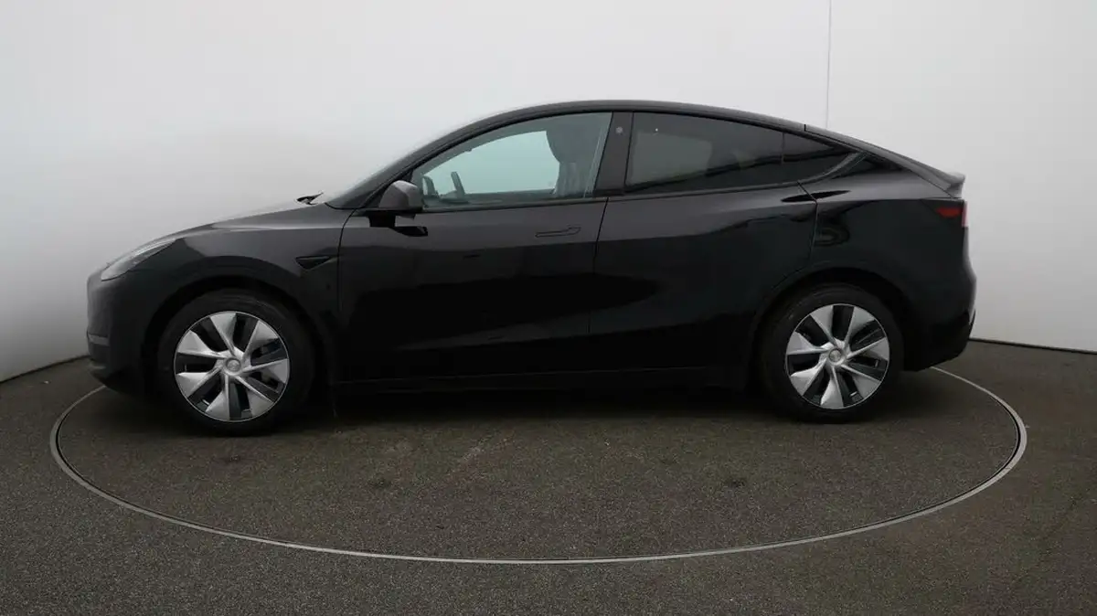 2022-tesla-model-y-e-long-range-big-56