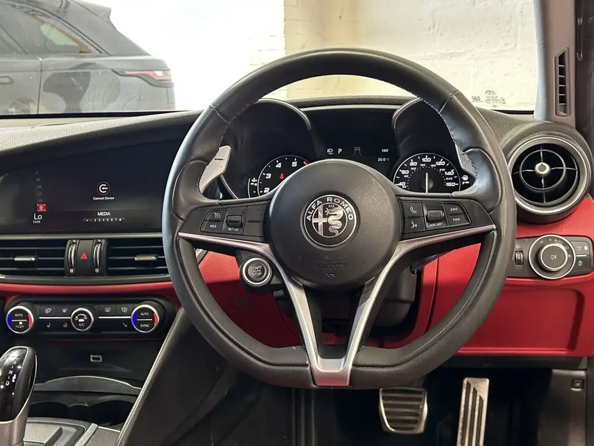 2018-alfa-romeo-giulia-20-veloce-big-32