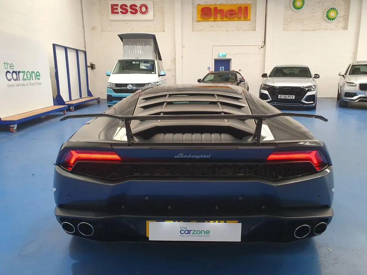 2015-lamborghini-huracan-52-lp-610-4-4wd-coupe-big-3