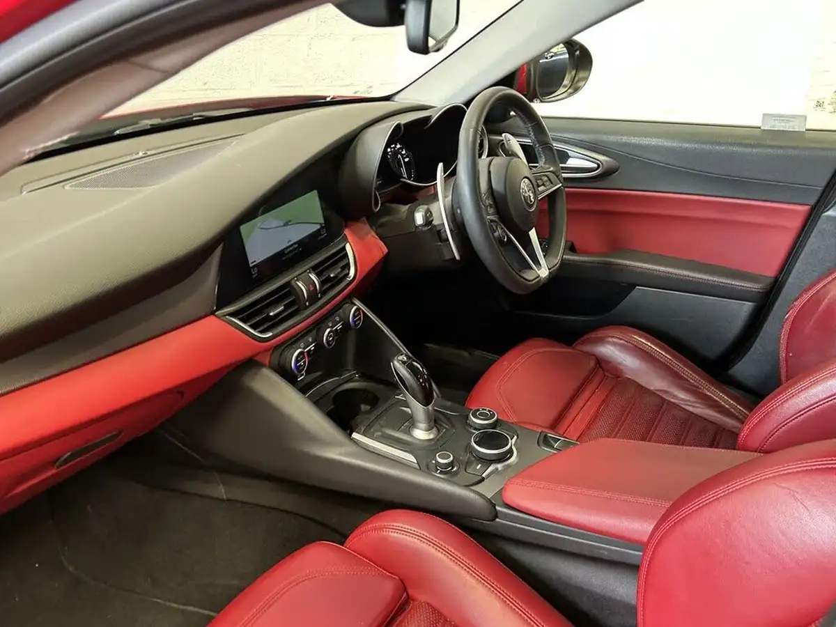 2018-alfa-romeo-giulia-20-veloce-big-60