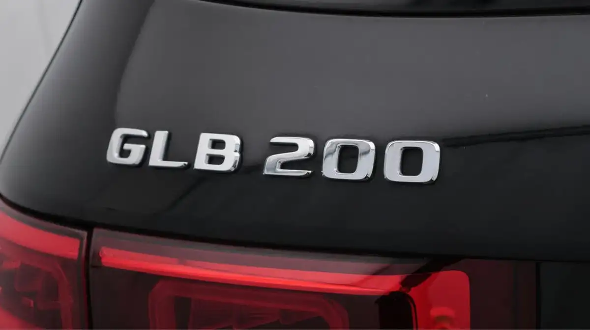 2021-mercedes-benz-glb-class-13-glb200-amg-line-8g-tronic-big-22