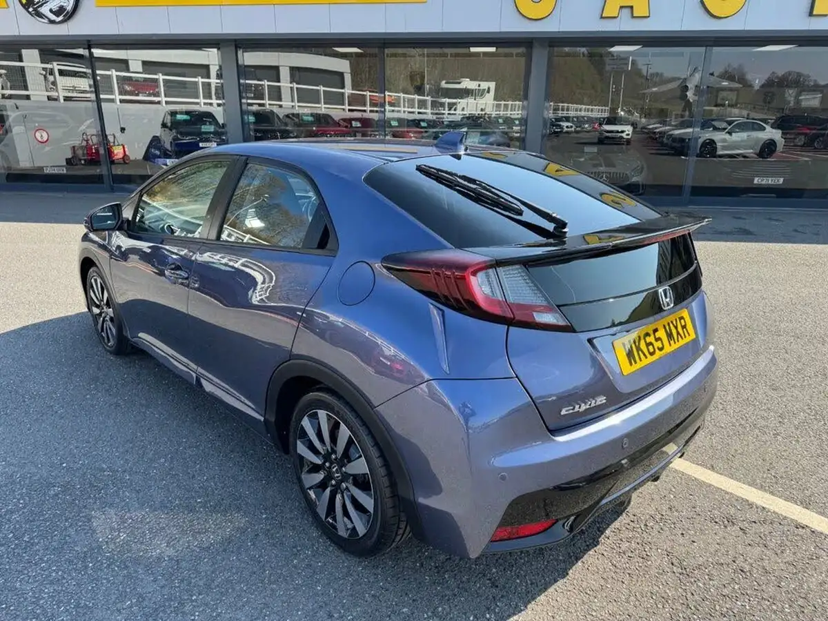 2015-honda-civic-18-se-plus-honda-connect-with-navi-hatchback-big-4
