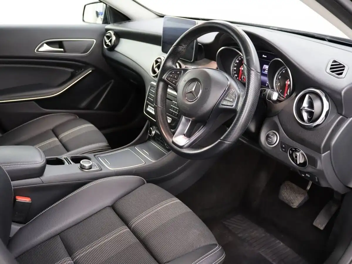 2019-mercedes-benz-gla-class-16-gla-180-urban-edition-7g-dct-big-9