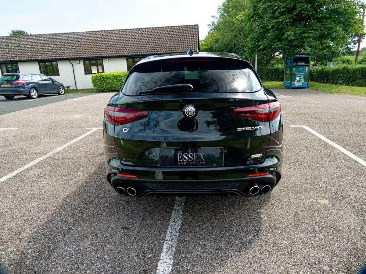 2018-alfa-romeo-stelvio-29-biturbo-quadrifoglio-big-21