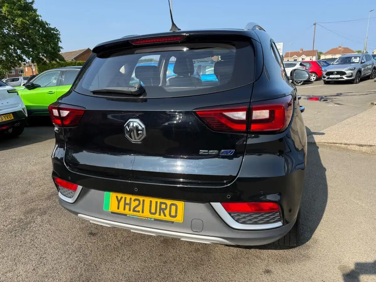 2021-mg-zs-suv-e-exclusive-ev-big-17