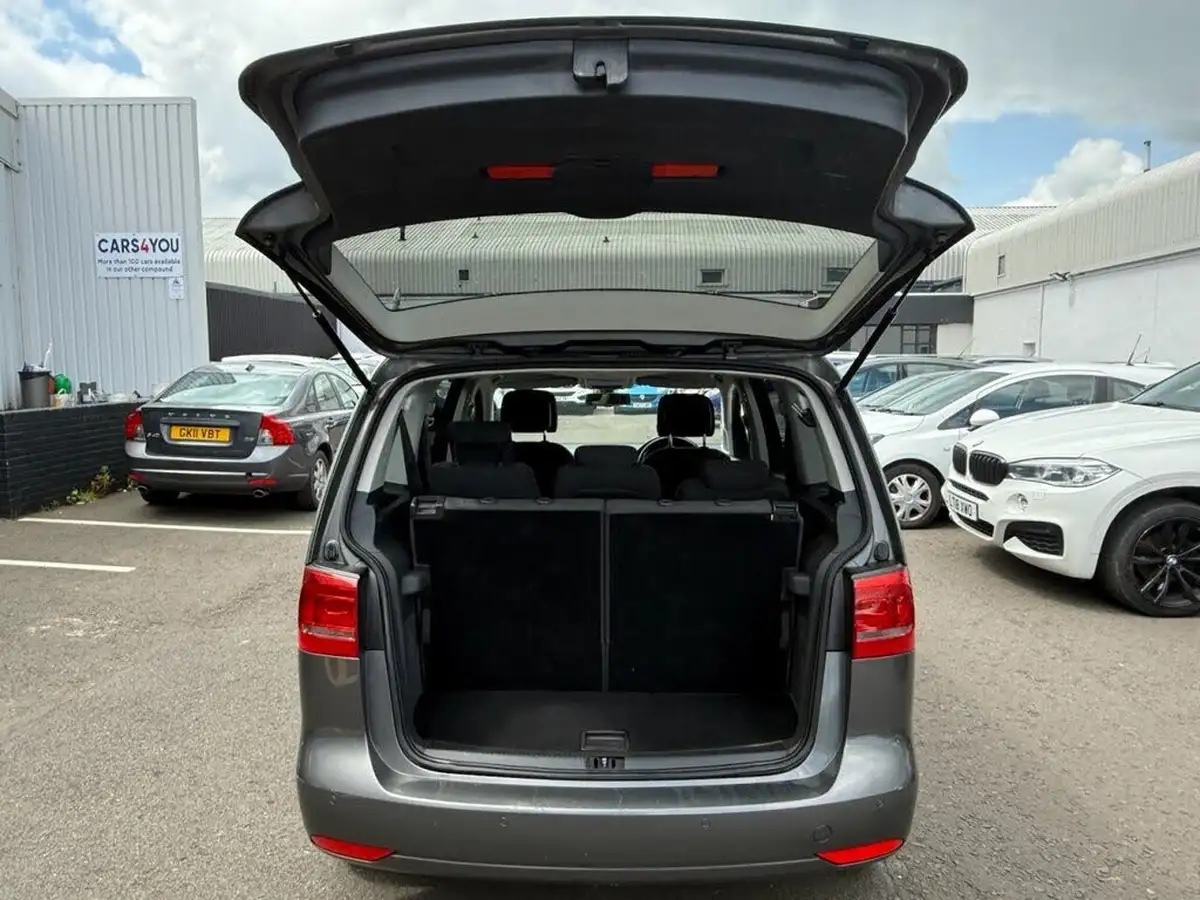 2013-volkswagen-touran-16td-se-big-12