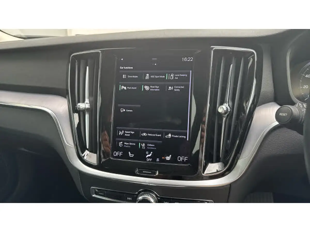 2021-volvo-v60-20-b3-momentum-161bhp-big-27