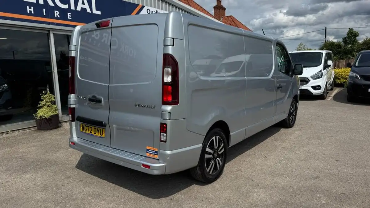 2023-renault-trafic-20dci-ll30-150-sport-panel-big-18
