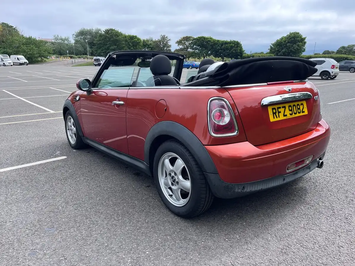 2011-mini-cooper-16-one-98bhp-convertible-2d-big-5