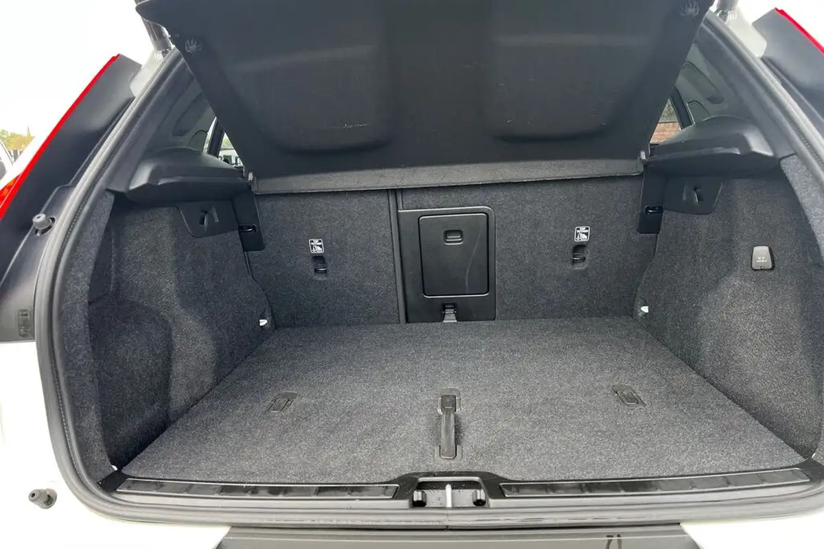 2024-volvo-xc40-20-b3-ultimate-big-7
