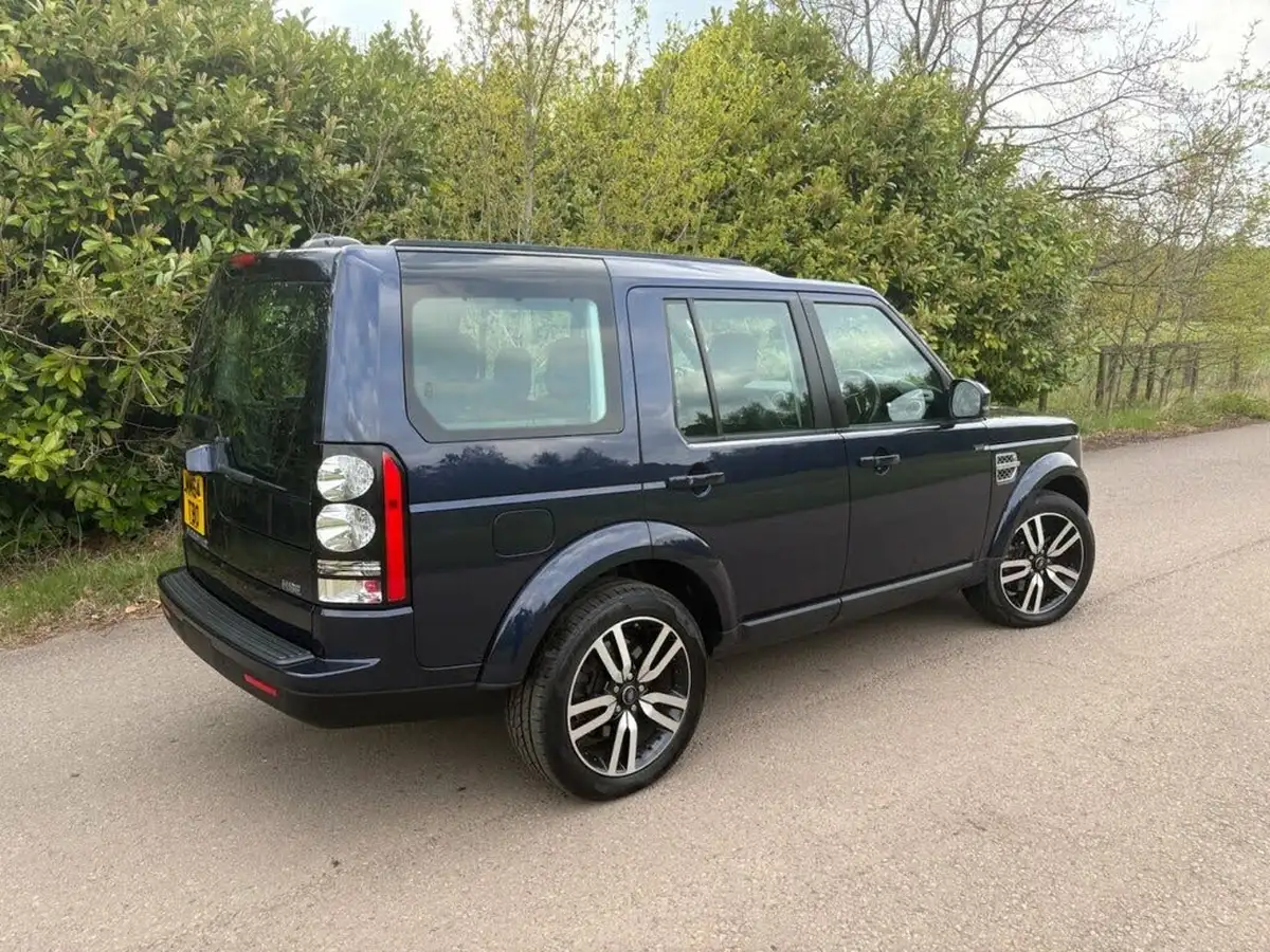 2014-land-rover-discovery-4-30-sd-v6-hse-big-5